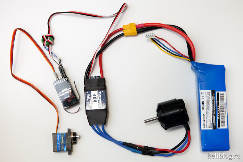 Подключение радиоуправления. Схема подключения радиоуправляемой модели. Регулятор скорости бесколлекторного двигателя 12в беспроводной. Схема подключения радиоуправления самолета. Приемник RC модели схема подключения.